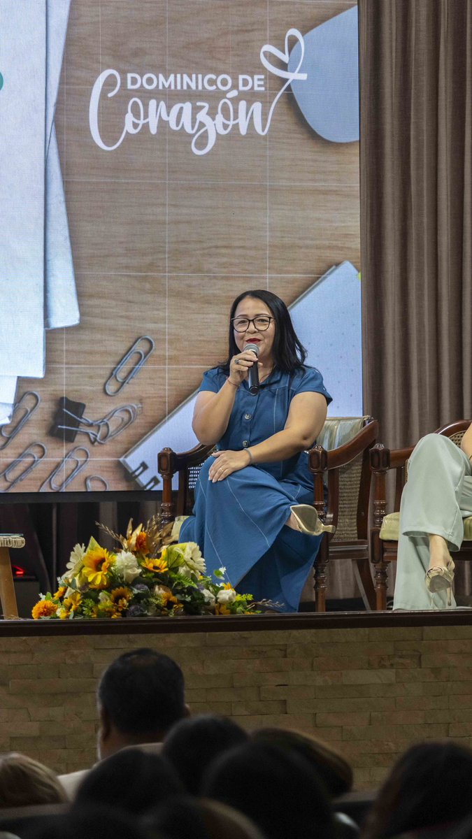 espol's tweet photo. La vicerrectora de Docencia de la #ESPOL , Paola Romero Crespo, compartió su testimonio de vocación y perseverancia con bachilleres del Colegio Santo Domingo de Guzmán en un panel de destacadas exalumnas. 
Conoce los detalles: https://t.co/e9WCMhCebt https://t.co/OfHnzfh4V4