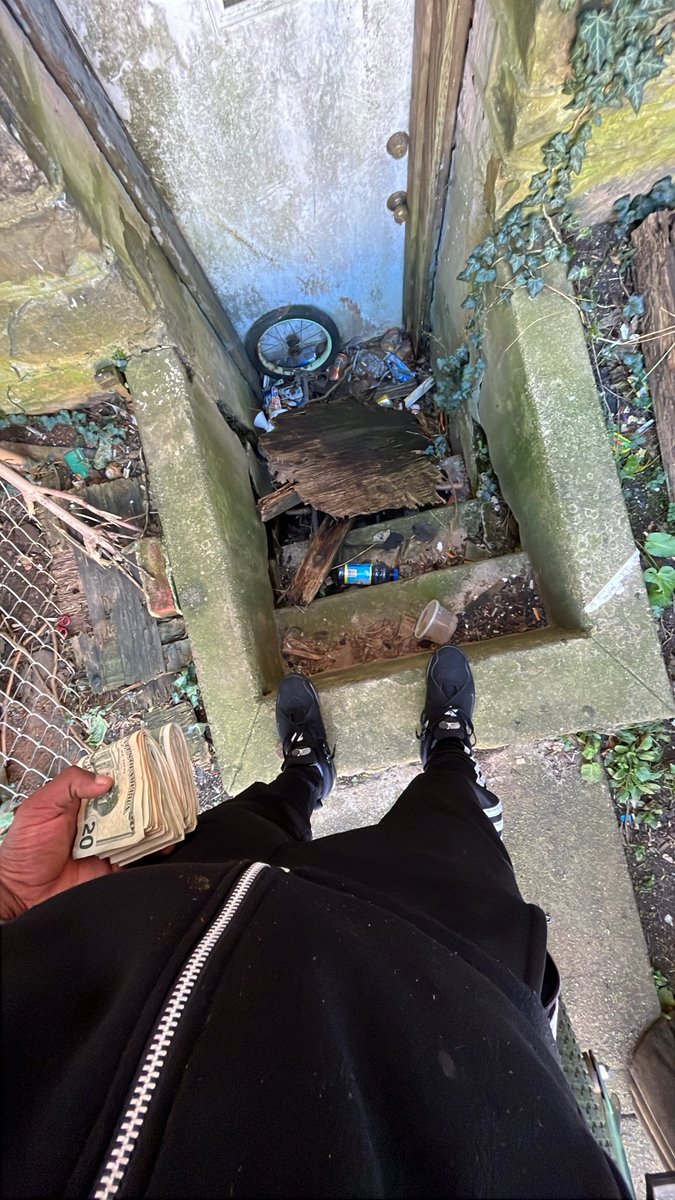 BackBlockShiest's tweet photo. I’ll take a bitch anywhere but serious💯 https://t.co/z2nJ5nzJjc