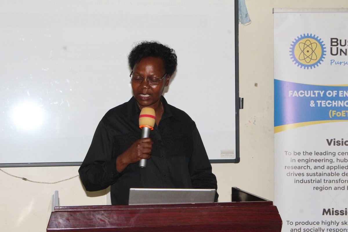 BusitemaFOE's tweet photo. During the second session on Day 1 at @BusitemaUniv , The student Peers were trained first on the basics of being an authentic medical  ambassador.
Later having a background knowledge they were taught on how to use the HIV testing kits for personal testing

Thanks @MinofHealthUG https://t.co/2DiFny0dlZ