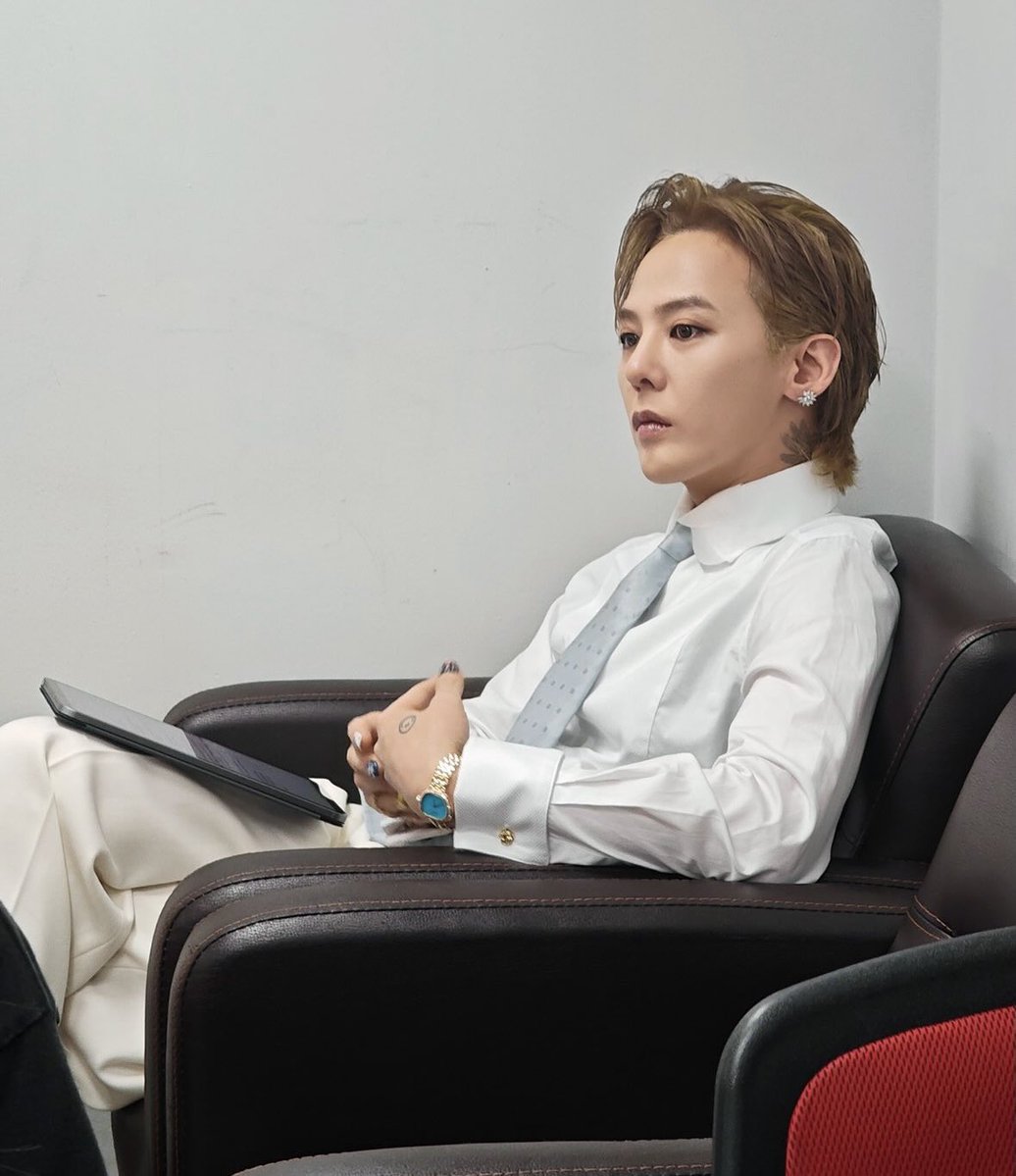 Athree8_'s tweet photo. 셔츠‘만’입으면 야해지는거 아시는분 https://t.co/nPySGsI88E