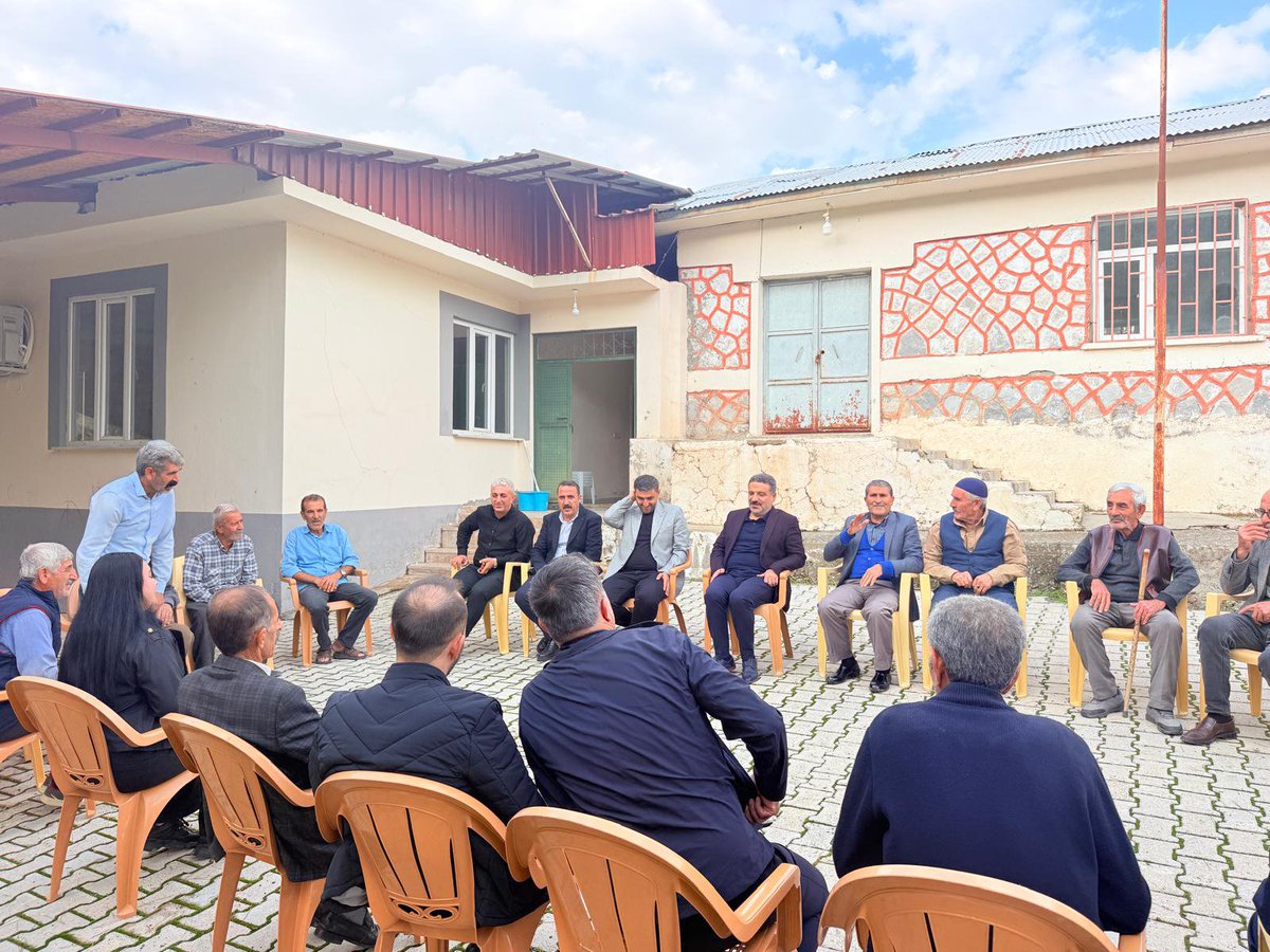 KulpParti80183's tweet photo. İl Başkanlığımızın ilçe programları kapsamında; İl Başkan Yrd. sn. Mürsel Kikizade, İl Yönetim Kurulu Üyelerimiz ve teşkilatımızla, Özbek, Zeyrek, Karpuzlu ve Elmalı mahallerimizi ziyaret ederek taleplerini dinledik.

Gönül kapılarını açan hemşehrilerimize teşekkür ediyoruz. https://t.co/QlNMm0pXuI