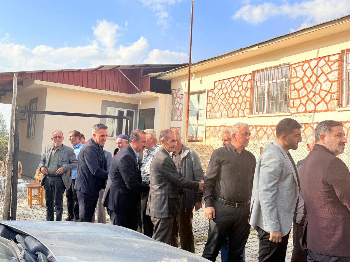 KulpParti80183's tweet photo. İl Başkanlığımızın ilçe programları kapsamında; İl Başkan Yrd. sn. Mürsel Kikizade, İl Yönetim Kurulu Üyelerimiz ve teşkilatımızla, Özbek, Zeyrek, Karpuzlu ve Elmalı mahallerimizi ziyaret ederek taleplerini dinledik.

Gönül kapılarını açan hemşehrilerimize teşekkür ediyoruz. https://t.co/QlNMm0pXuI