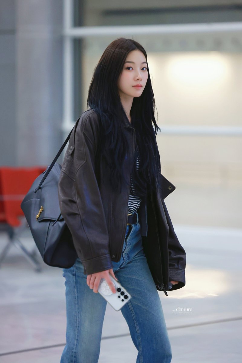 demure_kz's tweet photo. 261019 | CDG ARR

elle est canon! 💫

#르세라핌 #LE_SSERAFIM 
#카즈하 #KAZUHA #カズハ https://t.co/pKmUdrnZ4g