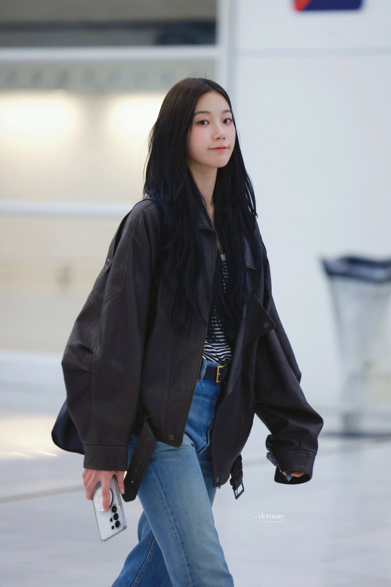 demure_kz's tweet photo. 261019 | CDG ARR

elle est canon! 💫

#르세라핌 #LE_SSERAFIM 
#카즈하 #KAZUHA #カズハ https://t.co/pKmUdrnZ4g