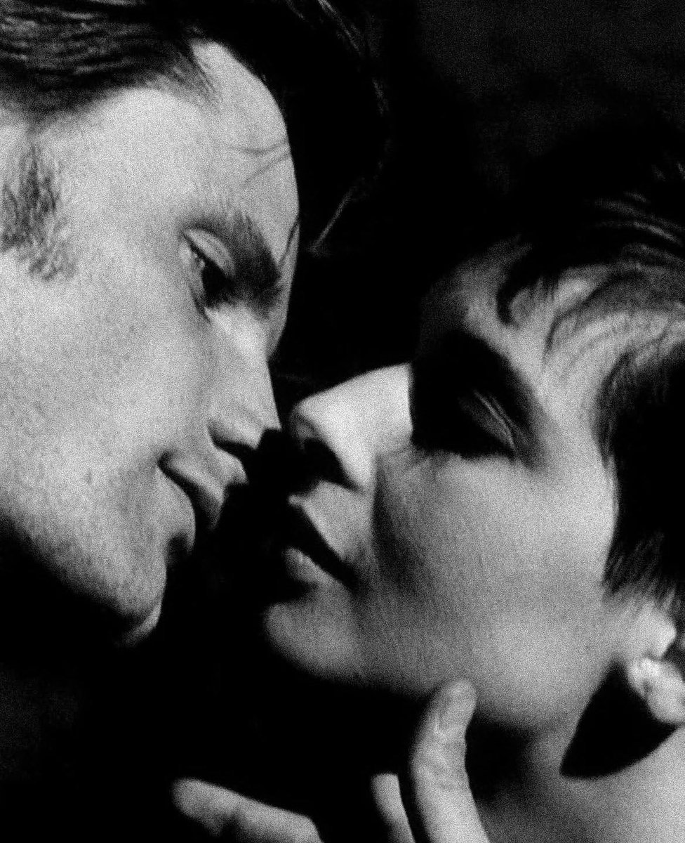 taysteviegarden's tweet photo. isabella rossellini and viggo mortensen for vogue 1987. they were so insane for this. 

📸 bruce weber https://t.co/8kddVxUhqW