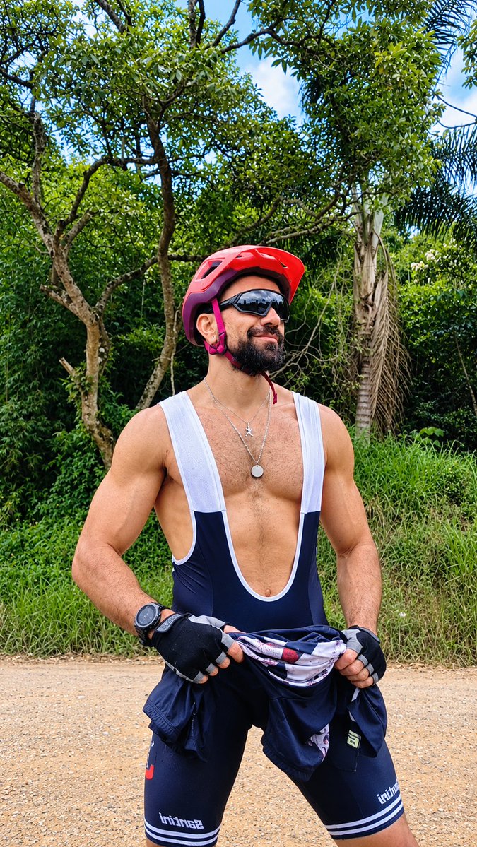 vinimaatosrun's tweet photo. Rolê de bike de domingo 😝
#pedal #gay #homens #male #chudai #bdsmِ https://t.co/PcBOJn0QuK