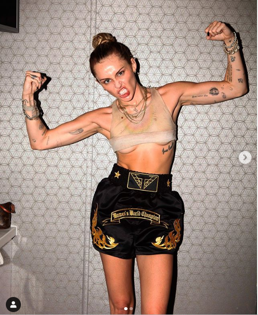 malexmiley's tweet photo. she can change the era, but you can't tame the woman. https://t.co/B7DmnawwXh
