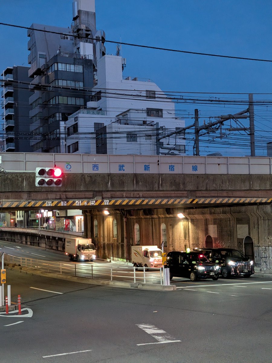 TnkaTaka's tweet photo. 朝ラン 6.4㌔ 5'26"
今月20日連続ラン。そして200㌔超え。ランニングしやすい気候が後押ししてくれる。
ただペースが上がらない。体が重くなったかも。
そろそろ子供達が起きてくる頃なんで家に帰ります🏫

#朝ラン
#継続は力なり
#体重オーバー
#ランニング好きと繋がりたい
#新プロジェクト https://t.co/OOycOIHgQV