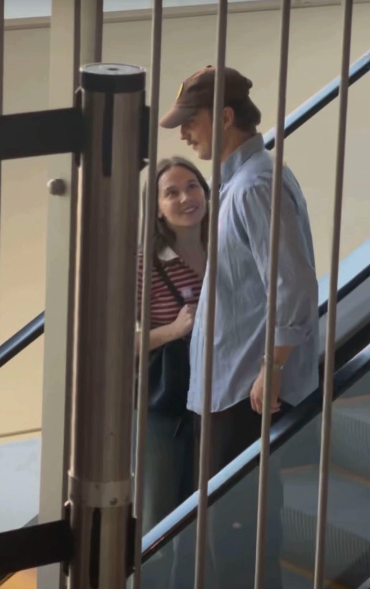 bunnyspaeny's tweet photo. new sighting of cashew! cailee spaeny and drew starkey once again! https://t.co/2c0mPDSRom