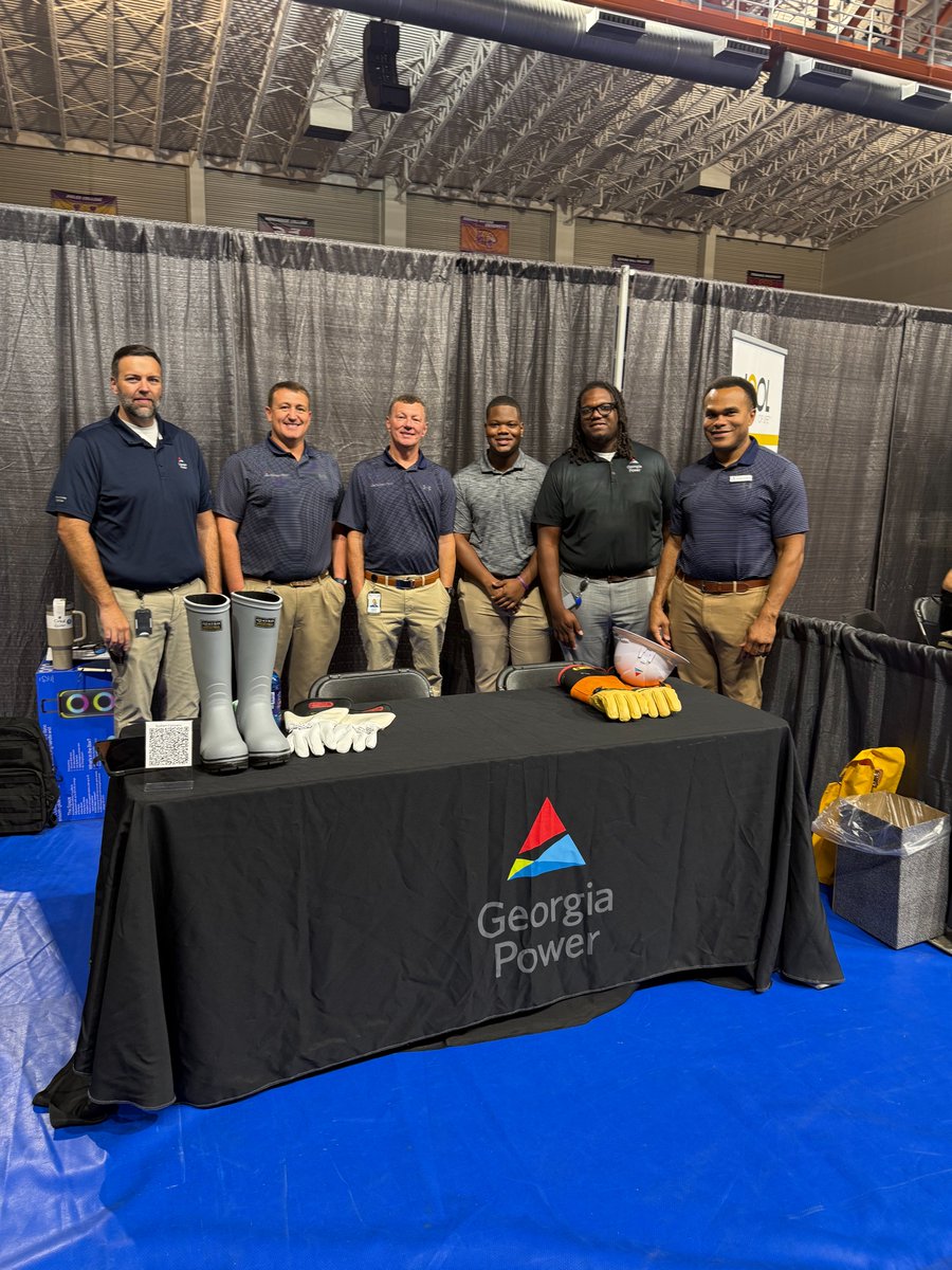 GeorgiaPower's tweet photo. We had a great time connecting with talented students at Savannah State University, sharing insights into careers in the energy industry and exploring the opportunities available at Georgia Power.  🎓⚡ We’re inspired by the next generation of leaders and innovators! 💡

Ready to power your future? 🔗 Visit https://t.co/b3IGhGBSRG. #CareersInEnergyWeek