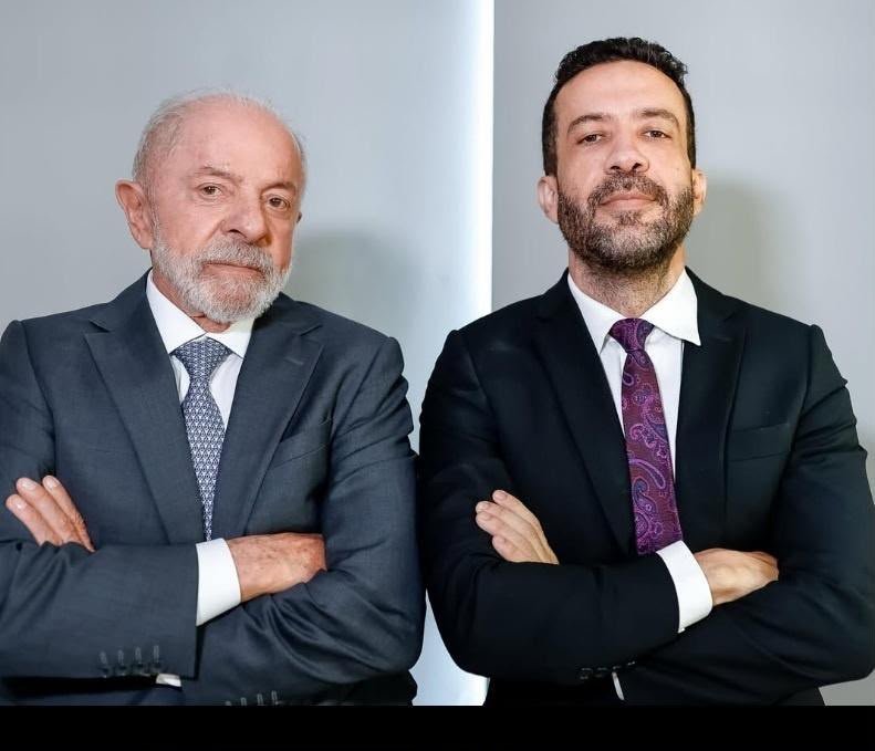 joseguimaraesce's tweet photo. Toda a minha solidariedade ao companheiro @AndreJanonesMG!

Desejo muita força e uma pronta recuperação. Que você possa se restabelecer em paz, cercado de carinho e boas energias.

A história reconhecerá você como um grande guerreiro na defesa da democracia, na luta por um Brasil mais justo e na preservação dos direitos garantidos pela nossa Constituição Cidadã. Sua coragem e sua disposição de lutar pelo que é justo fazem parte dessa história. Força, Janones! Estamos juntos! ✊🇧🇷

#MelhorasJanones
