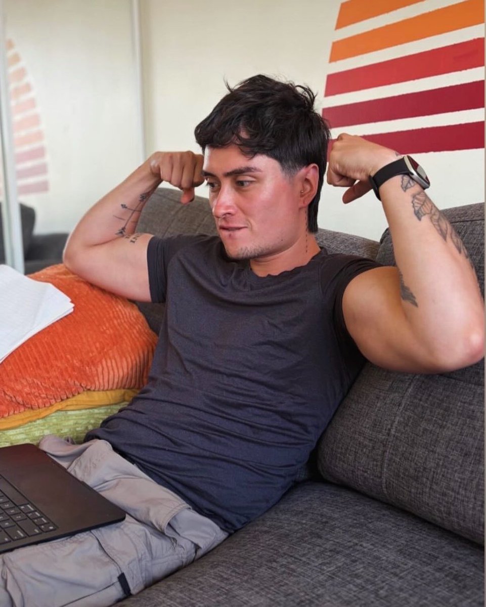 franncomo's tweet photo. Necesito un masaje urgentemente
#gay #GayTwitter #fratboy https://t.co/1zOoylg8Z5