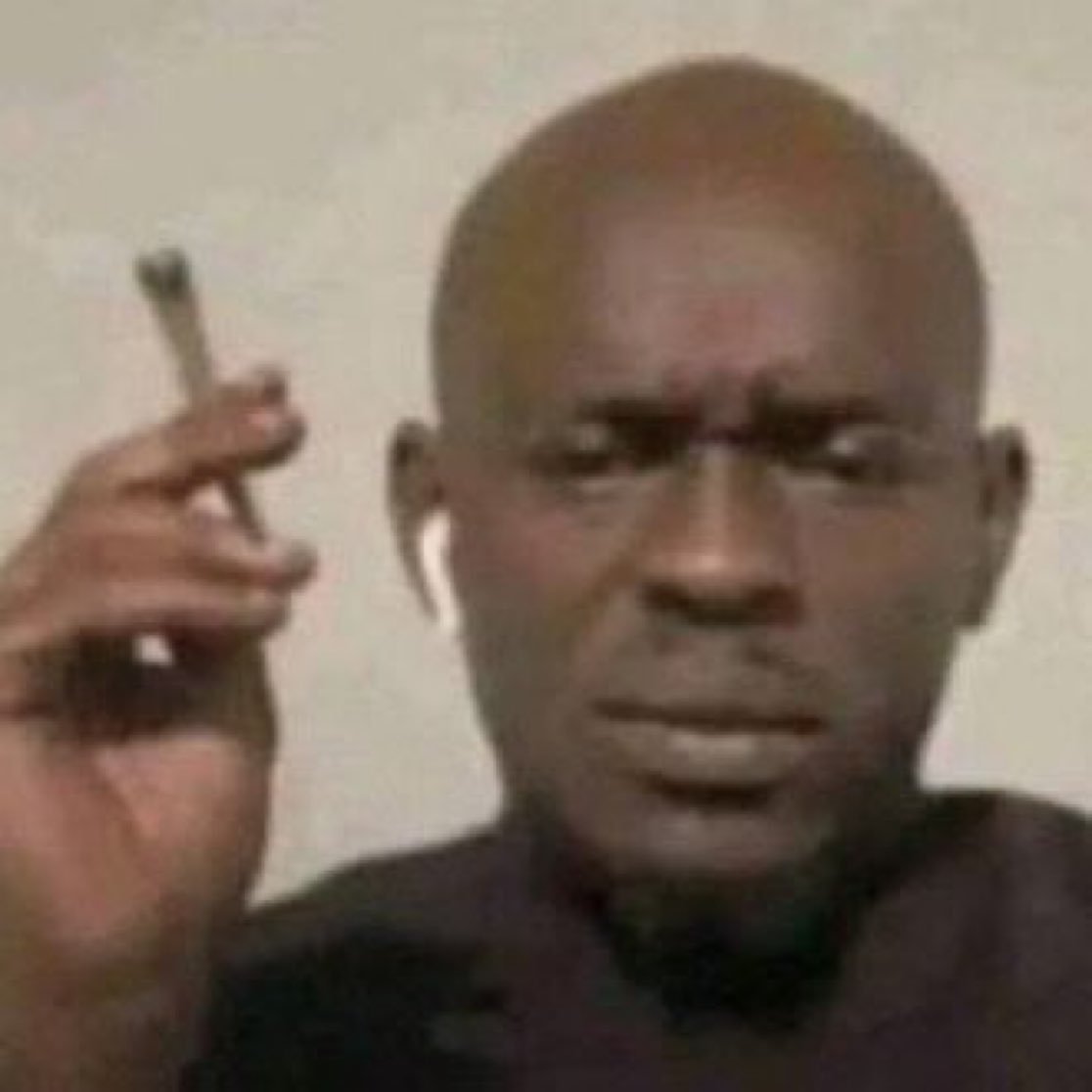 OSCAR_30BG's tweet photo. @DavidoHeir so VDM have been using me all this while,abi make i sue him for deceiving me all this while 🤔 https://t.co/NAYEAmxeyd