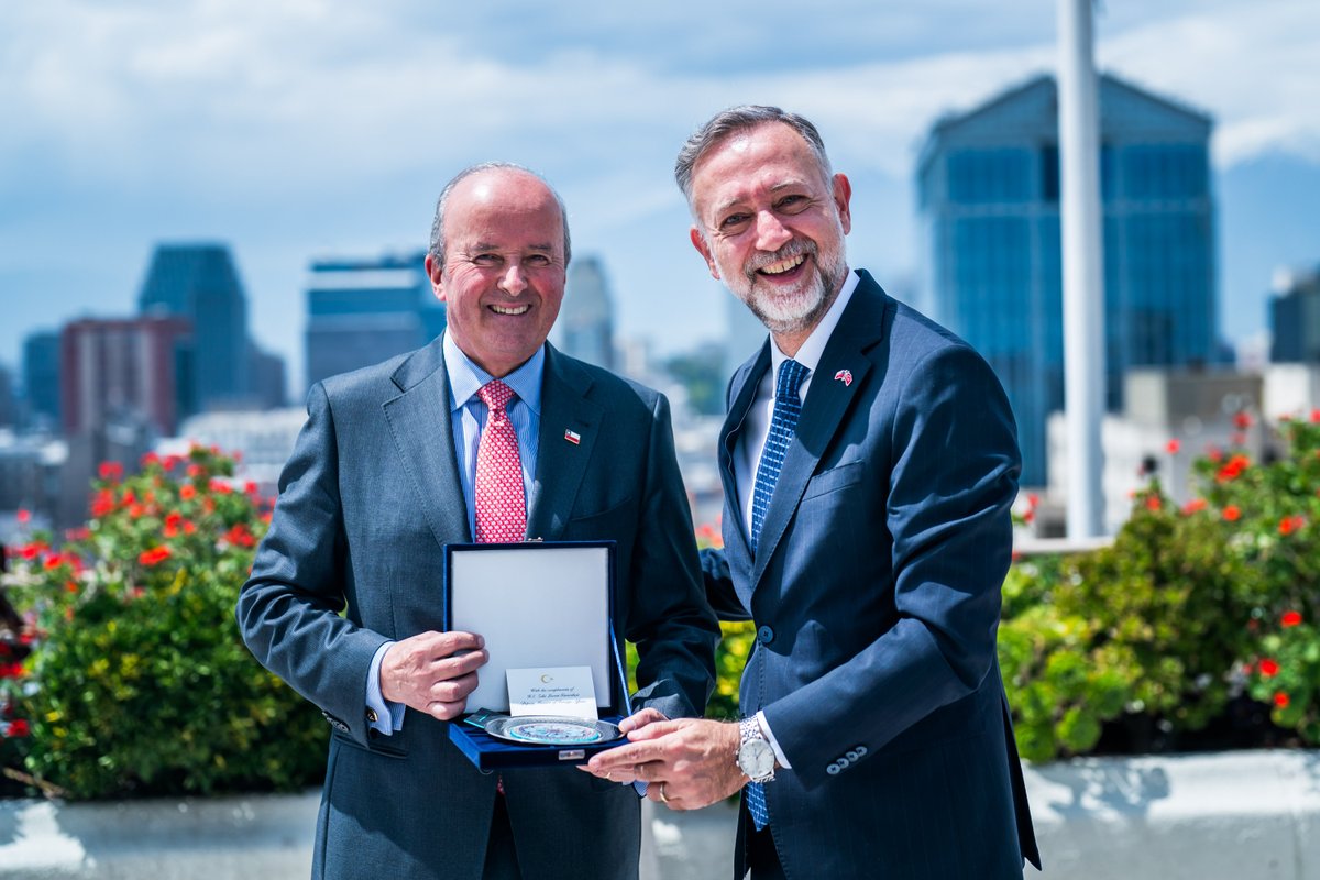 Minrel_Chile's tweet photo. El canciller (s) Patricio Torres se reunió con el viceministro de RREE de Türkiye, Zeki Levent Gümrükçü, quien se encuentra de visita en Chile en el marco de la conmemoración del centenario de las relaciones diplomáticas entre ambos países, que se celebra este año. 🇨🇱🇹🇷 https://t.co/8t0QY5H8SD