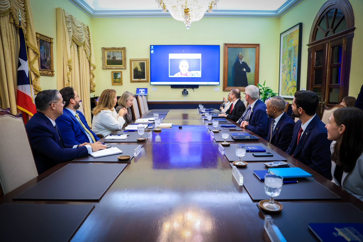 Jenniffer's tweet photo. Today at La Fortaleza, I met with Federal Motor Carrier Safety Administration Administrator Derek D. Barrs, alongside the Executive Director of the Puerto Rico Federal Affairs Administration (PRFAA), Gabriella Boffelli, Deputy Executive Director of the Puerto Rico Federal Affairs Administration (PRFAA), Natalia Gandia, the secretary of DTOP, Edwin González and Commissioner of the Bureau of Transportation and Other Public Services (NTSP), Ángel M. Cruz
to advance Puerto Rico’s transition to the federal Commercial Driver’s License (CDL) program.

This effort builds on my work in Congress, where I introduced legislation to authorize Puerto Rico to issue CDLs in coordination with the U.S. Department of Transportation. The House Committee on Transportation and Infrastructure approved H.R. 8870, the Build America 250 Act, which includes Puerto Rico and the U.S. Virgin Islands in the definition of “state” for CDL purposes and requires FMCSA to assist both jurisdictions in meeting federal requirements.

As Governor, I remain committed to moving this transition forward with our federal partners to strengthen transportation safety, expand opportunities for our commercial drivers, and enhance Puerto Rico’s competitiveness.