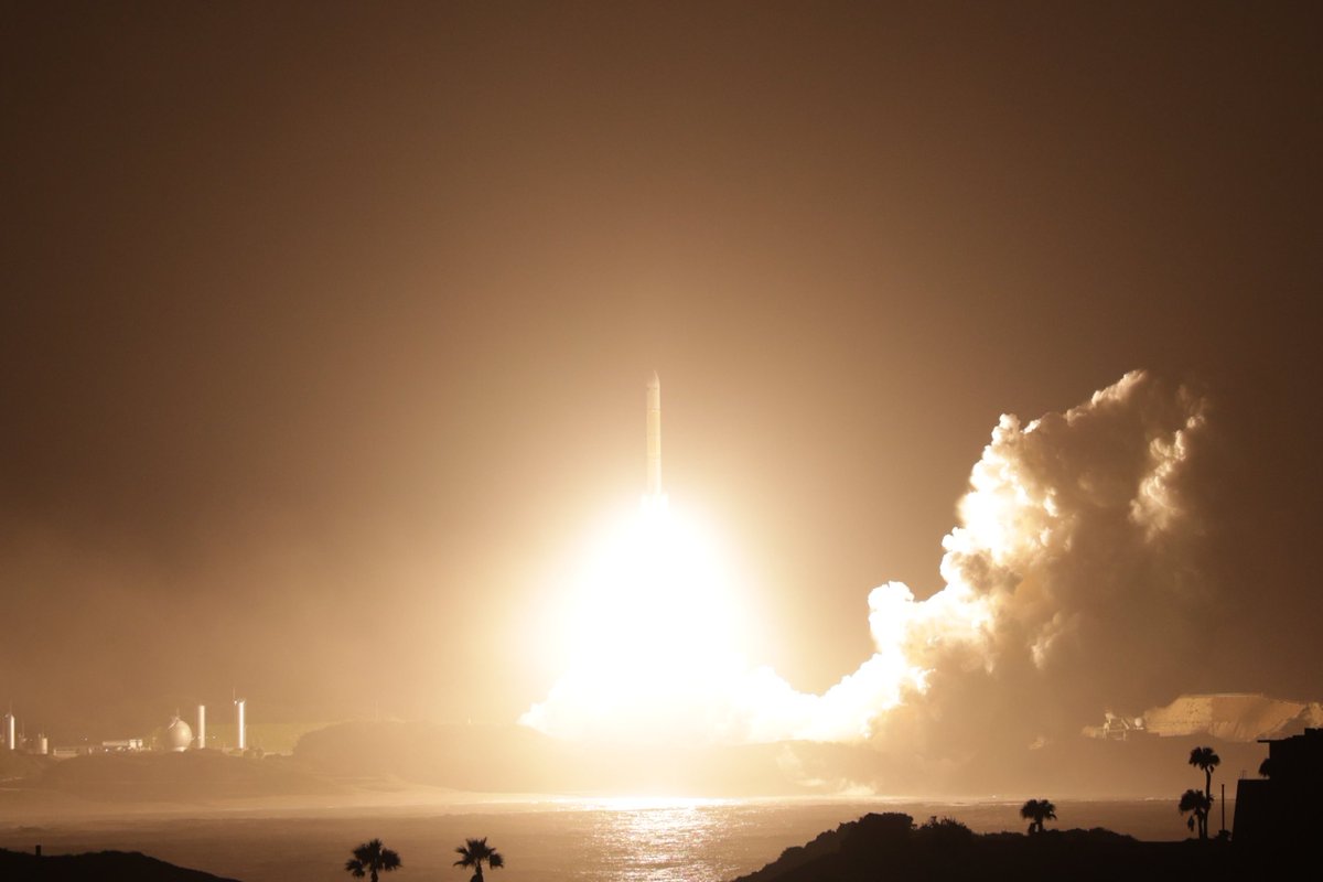 tnsc_JAXA's tweet photo. ◤H3ロケット10号機 打上げ🚀◢

#MMX を搭載した #H3ロケット10号機 を、本日4時41分03秒に種子島宇宙センターから打ち上げました🚀

あたたかいご声援、誠にありがとうございました✨
がんばれMMX！🛰

#H3F10
#MMXLIFTOFF 10月20日 04:41:03(日本時間)
#GOODLUCKMMX #フォボ旅 #MMX https://t.co/xJ9HI9Gq4m