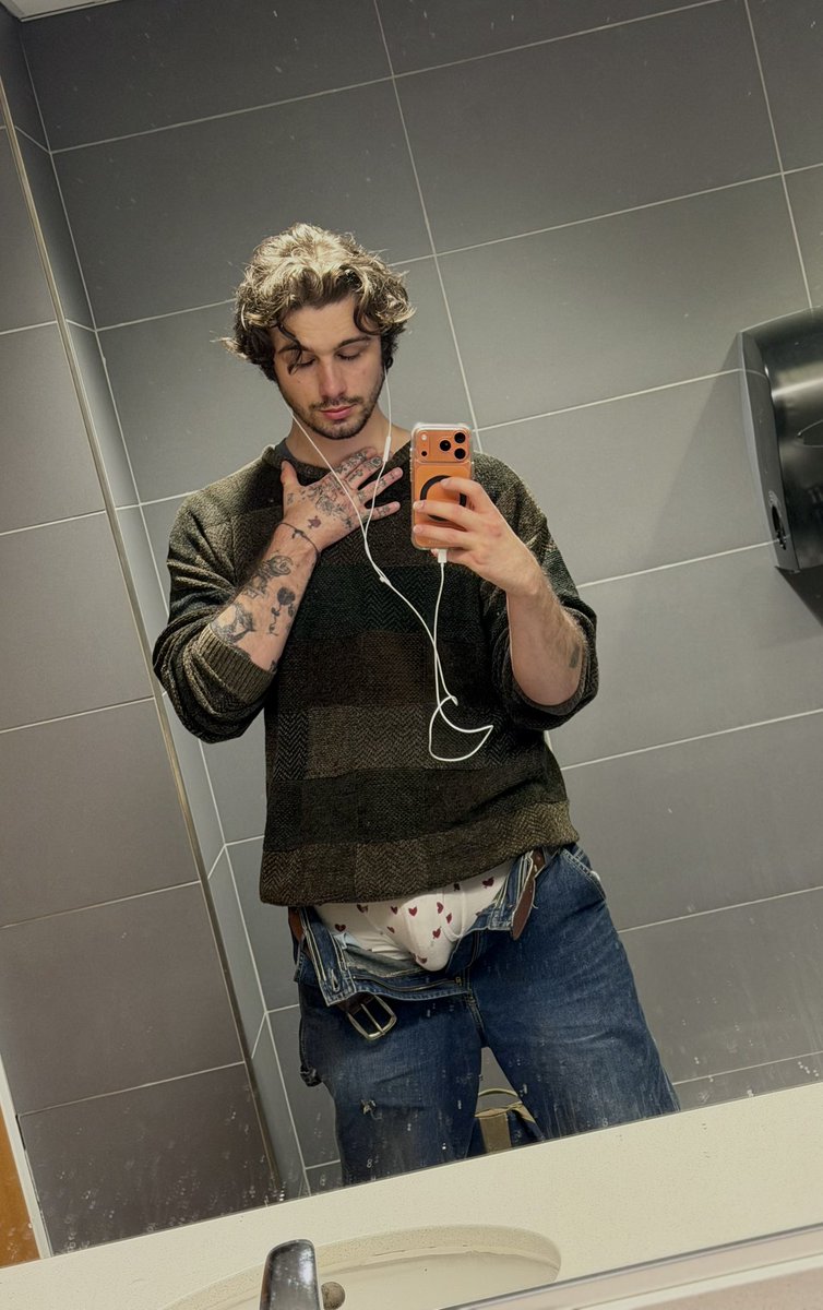 xtummyhurts's tweet photo. i get soooo needy while at school ugh.. it’s honestly becoming a bit of a problem 🤭🥵 https://t.co/yGSs0T6L8L