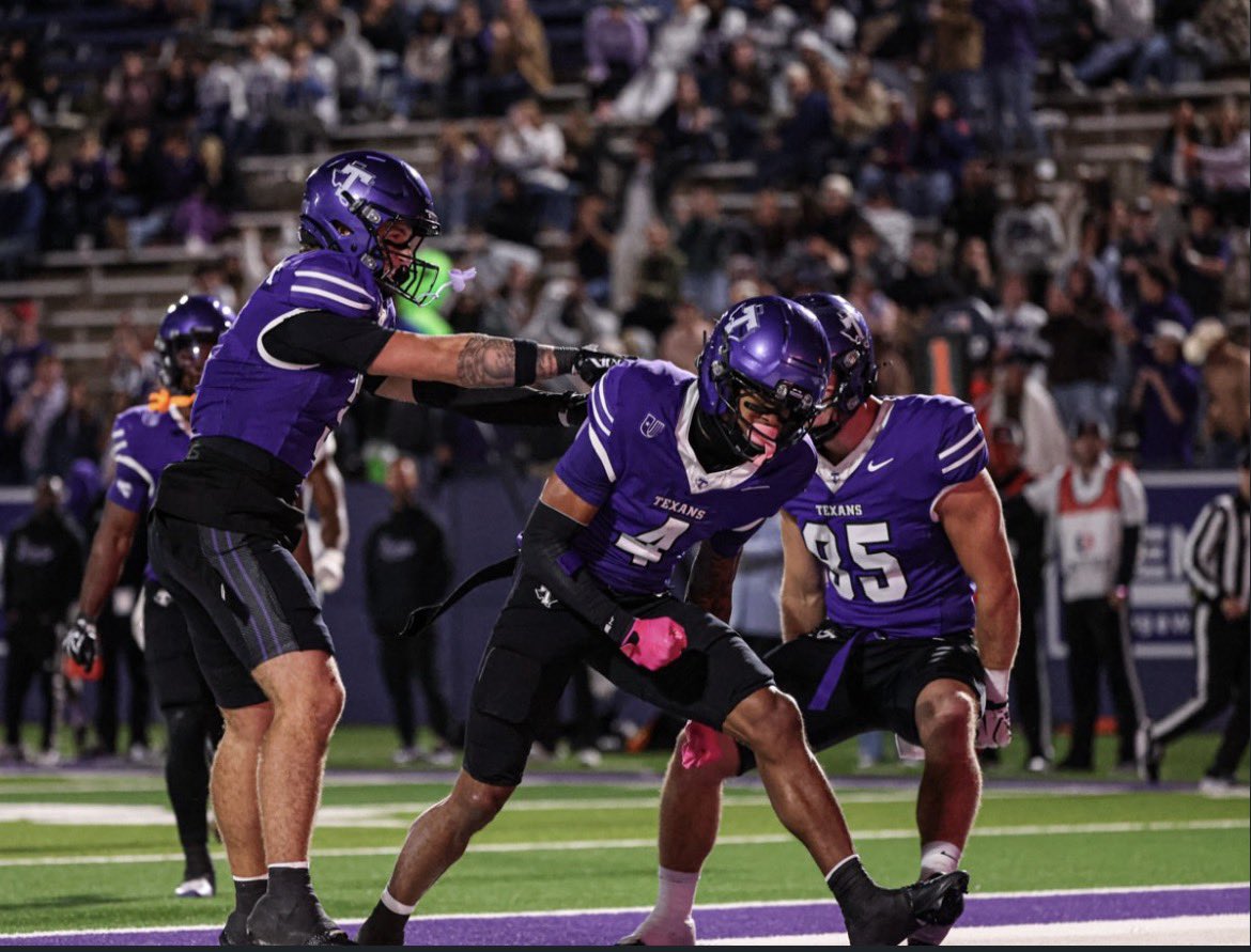DavesJah's tweet photo. Blessed to RECEIVE an offer from @TarletonFB⚫️🟣 @CoachJWebb__ @CoachWaltonTSU  @Coach_JL51 @CoachTylerCurts @chrisjammar @impactsportsent @JuCoFootballACE @JUCOFFrenzy https://t.co/aKmzkrmdYq