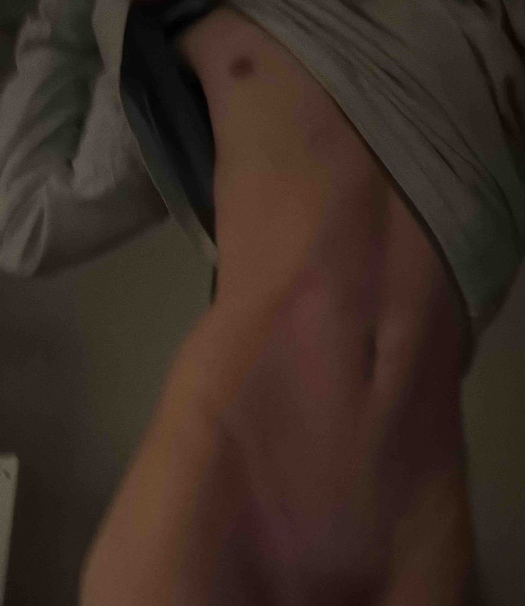 Marskili's tweet photo. should i be a femboy? #femboy #twink https://t.co/7VgVXmUNKn