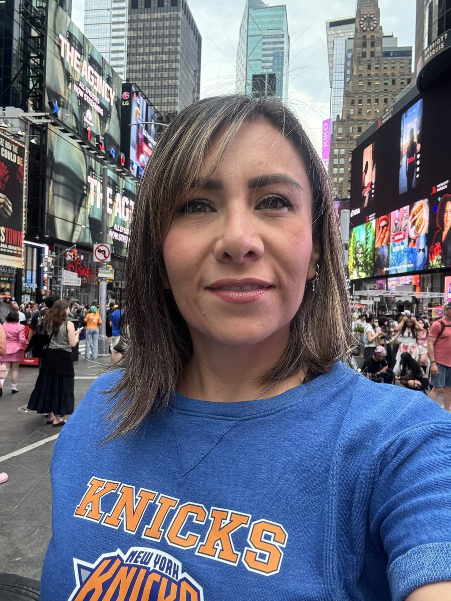 itsEOxChriska's tweet photo. @nyknicks ¡Go Knicks 💙🧡🏀! https://t.co/um79dE3h9S
