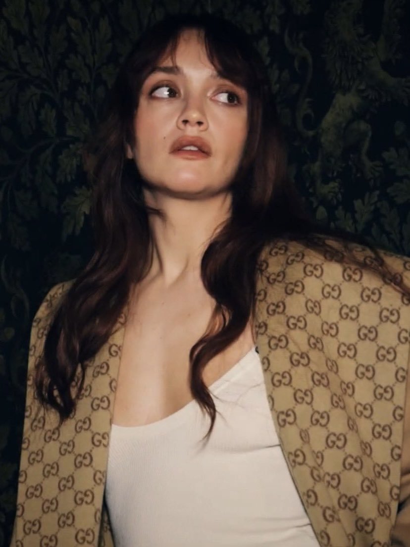 darcysnegroni's tweet photo. now we just need to get emma d'arcy and olivia cooke, where olivia plays the lover they fight over. https://t.co/UnUfY1fLsX