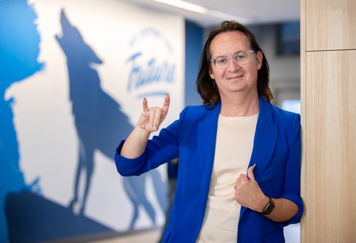 CSUSBNews's tweet photo. From finding their voice at CSUSB to leading strategic communications at Cal State LA, Erik Hollins’ journey shows how college experiences can shape a career. 💙✨

Read more: https://t.co/w0J986iSgr 

#csusb #studentsucess #boldvisison #humanimpact https://t.co/ufZPpZeRDy