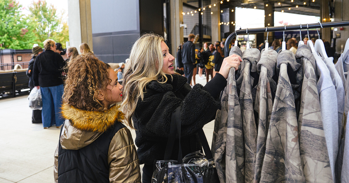 LifeAtPurdue's tweet photo. Purdue fashion met game day at Ross-Ade Stadium. 🖤💛 

A few favorite moments from an afternoon filled with Purdue fashion, energy and plenty of new looks. 

Keep shopping fan favorites at the Purdue Team Store. 👇 https://t.co/9AYpyRk61l https://t.co/Q4fQIdIKeB