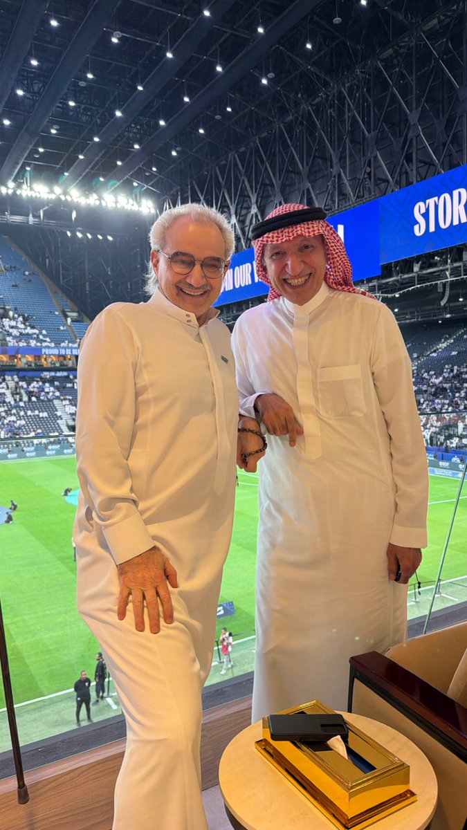 salhendi's tweet photo. معلمي وقدوتي ورئيسي بالعمل الله يحفظه ويرعاه @Alwaleed_Talal 🇸🇦💚❤️ https://t.co/5cAOcjxvem