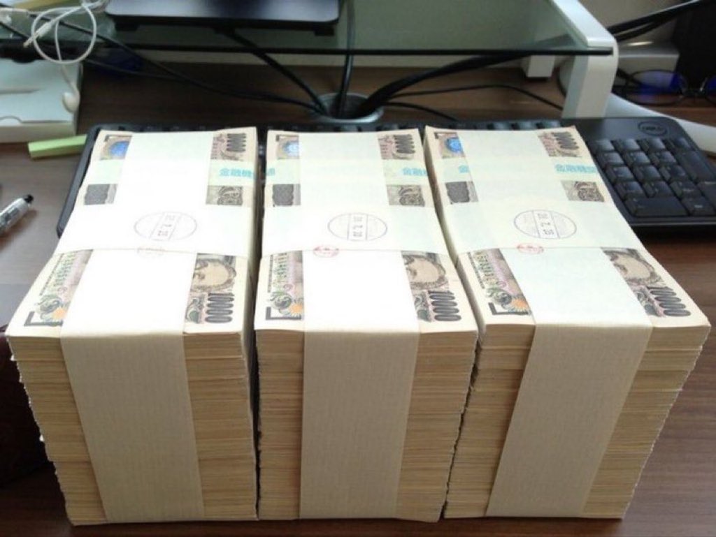 paypay4864278's tweet photo. もし今日、あなたの銀行口座に突然500万円が振り込まれたら… ✨

あなたは、まず何に使いますか？

① 借金やローンの返済に充てる
② 病院代・医療費に充てる
③ 家族や大切な人のために使う
④ 生活費や家賃に充てる
⑤ 将来のために貯金する https://t.co/pvcp45XnrQ