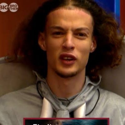 Unknown41458069's tweet photo. Rhiannas really out here crying over this dehydrated curly sue/orphan Annie wannabe, I’m speechless #bbuk https://t.co/w1Y85l8Ygg