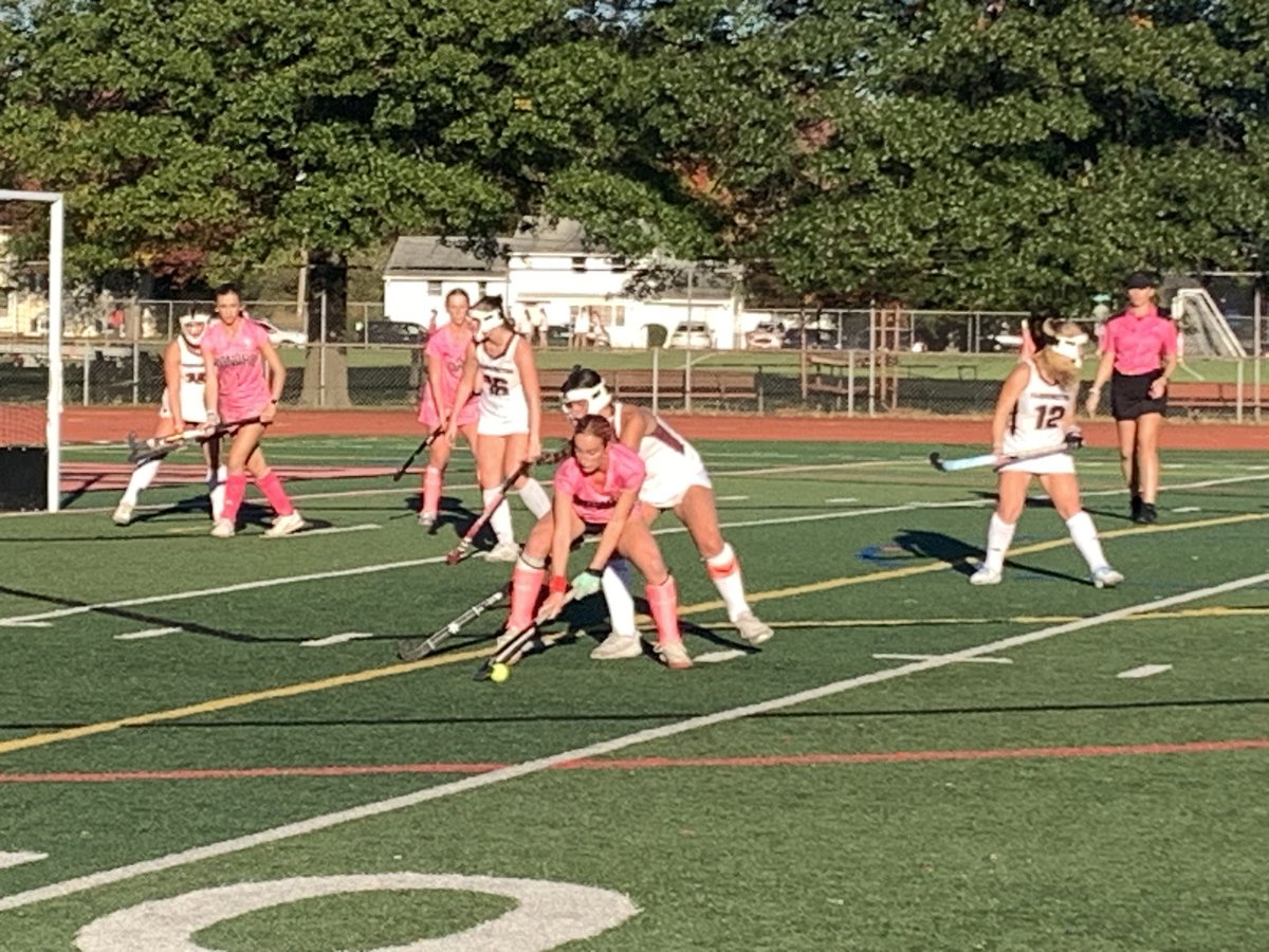 WeHartford's tweet photo. Conard falls 2-1 to Farmington on Pink Out Day.@WeHartford @CHSWHAthletics https://t.co/nzB4wx71JP