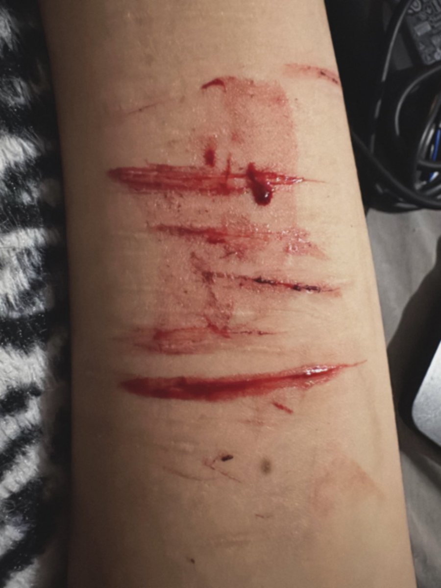 sumixxso's tweet photo. all sfx makeup halloween ai https://t.co/ChBG4xB6Dd