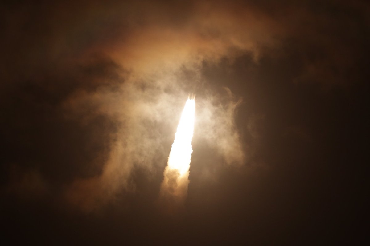 tnsc_JAXA's tweet photo. ◤H3ロケット10号機 打上げ🚀◢

#MMX を搭載した #H3ロケット10号機 を、本日4時41分03秒に種子島宇宙センターから打ち上げました🚀

あたたかいご声援、誠にありがとうございました✨
がんばれMMX！🛰

#H3F10
#MMXLIFTOFF 10月20日 04:41:03(日本時間)
#GOODLUCKMMX #フォボ旅 #MMX https://t.co/xJ9HI9Gq4m