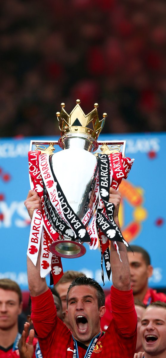 MUFCEDIT's tweet photo. Robin van Persie of Manchester United lifts the Premier League trophy 12 MAY, 2013 🏆 https://t.co/GXS8HarVJ8