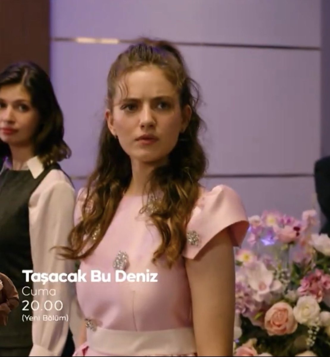 befolimm's tweet photo. Bu saç bu elbise ne böyle bu kız 3 yaşında mı aq 

#TasacakBuDeniz #OrEl #Oruç #Eleni https://t.co/krY5aMptE2