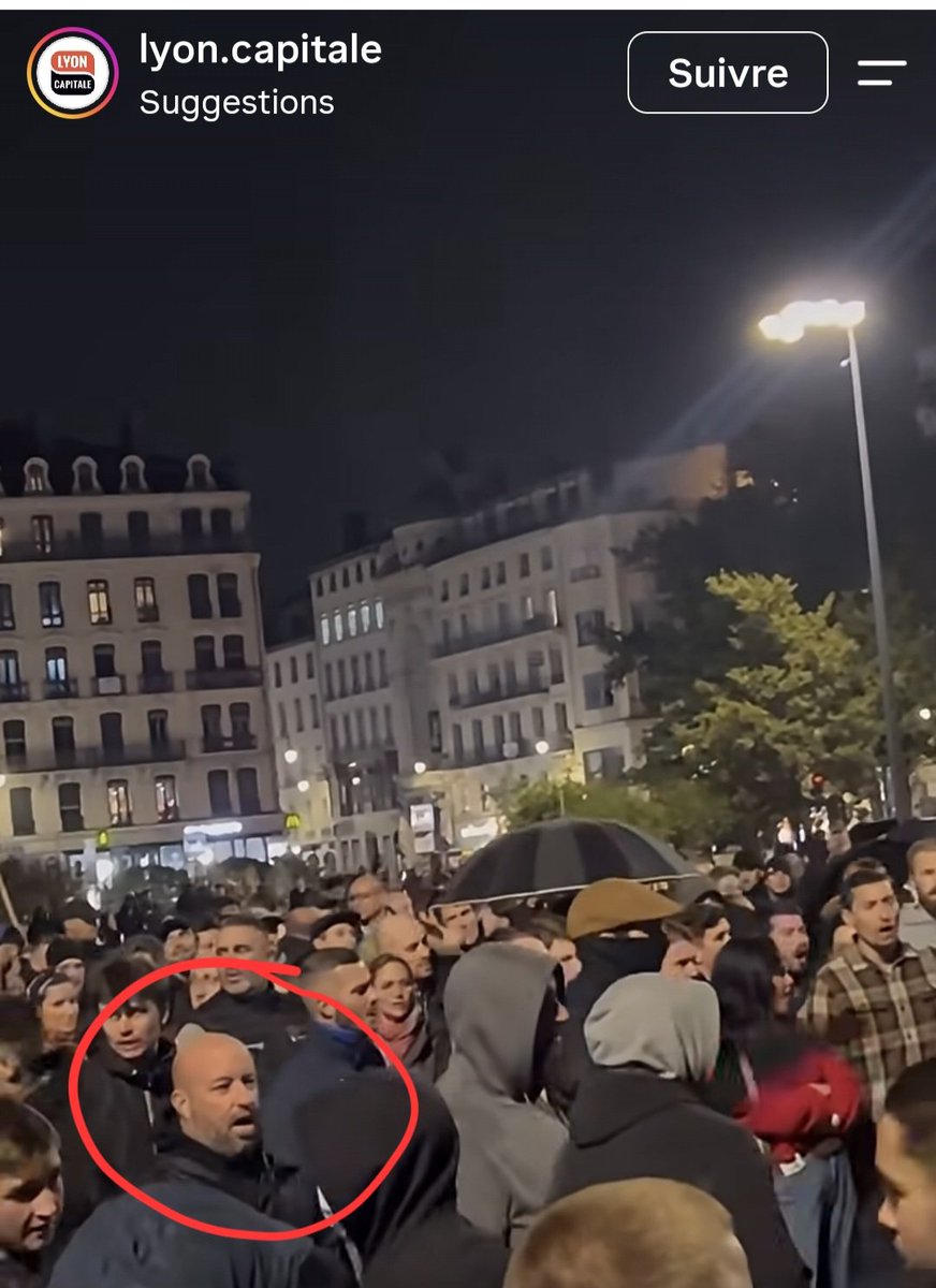 antifa_lyon's tweet photo. Les fameux commerçants et patriotes, vous pouvez voir Renaud Mannheim, néo-nazi lyonnais, ancien du Blood &amp; Honour et fan de saluts nazis. Effectivement on est clairement du côté des casseurs et pilleurs de votre société d'extrême droite de merde. 
@lyoncap https://t.co/w3a3BaOEkO