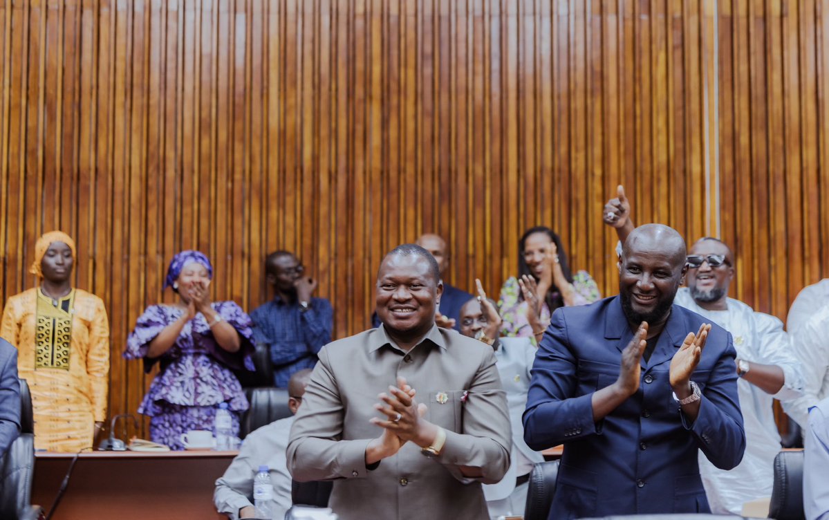 assembleeguinee's tweet photo. 𝐏𝐫𝐨𝐣𝐞𝐭 𝐫𝐨𝐮𝐭𝐢𝐞𝐫 𝐋𝐚𝐛𝐞́–𝐓𝐨𝐮𝐠𝐮𝐞́:𝐥’𝐀𝐬𝐬𝐞𝐦𝐛𝐥𝐞́𝐞 𝐧𝐚𝐭𝐢𝐨𝐧𝐚𝐥𝐞 𝐚𝐮𝐭𝐨𝐫𝐢𝐬𝐞 𝐥𝐚 𝐫𝐚𝐭𝐢𝐟𝐢𝐜𝐚𝐭𝐢𝐨𝐧 𝐝𝐞 𝐥𝐚 𝐜𝐨𝐧𝐯𝐞𝐧𝐭𝐢𝐨𝐧 𝐝𝐞 𝐟𝐢𝐧𝐚𝐧𝐜𝐞𝐦𝐞𝐧𝐭

https://t.co/U5mPXcP8SG

#AN #AlloAN #AGENDA #ANGN #ANG #Kibaro #PalaisDuPeuple https://t.co/9ODXWjUnKO