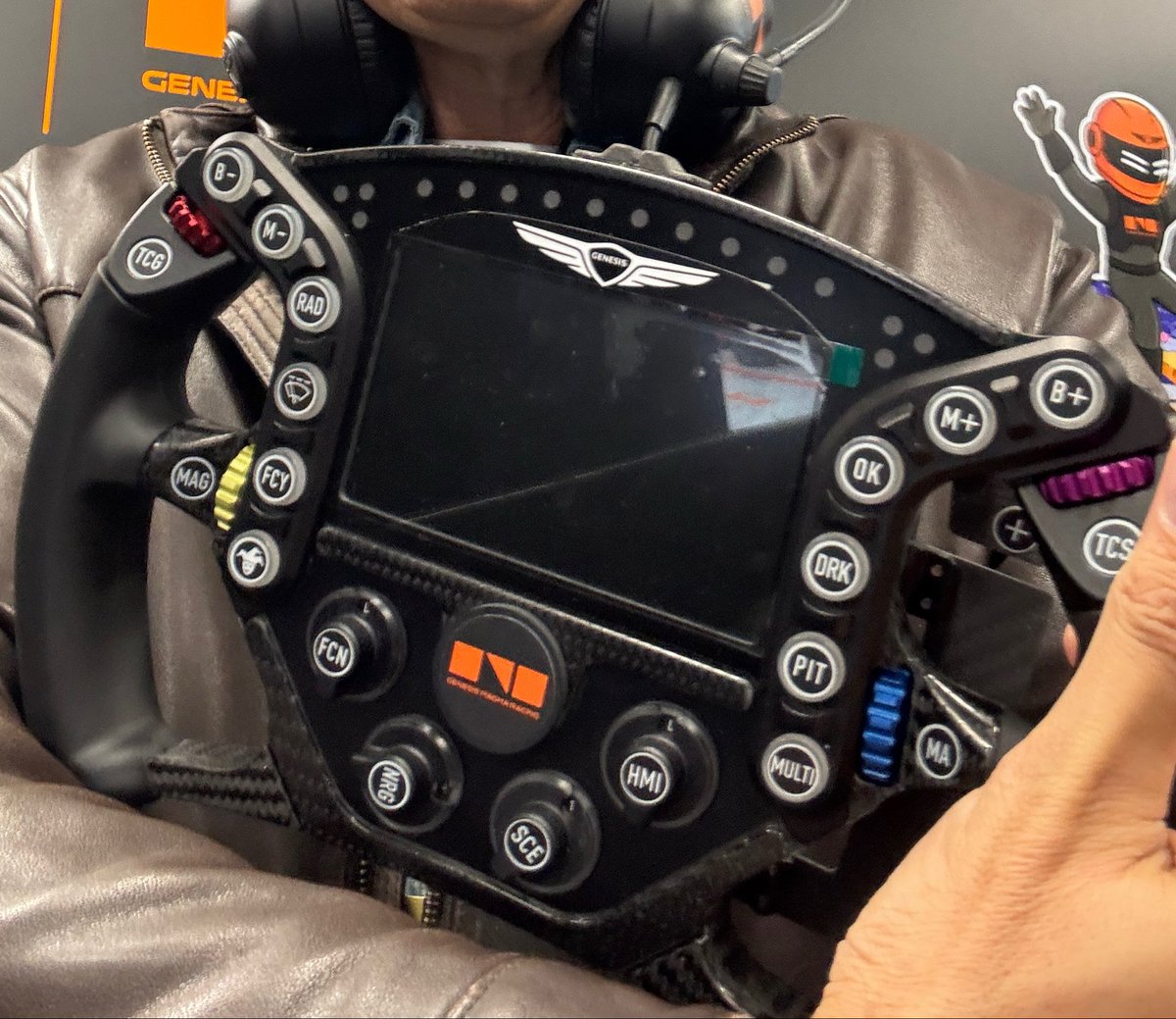 AdalidMotor's tweet photo. Por algún motivo, en competición no usan pantallas digitales táctiles con varios menús, sino que tienen en el volante un botón para cada función.

Volverán a los coches de calle los botones para dejar atrás las pantallas táctiles?

Os leo https://t.co/nwoEKEPCj5