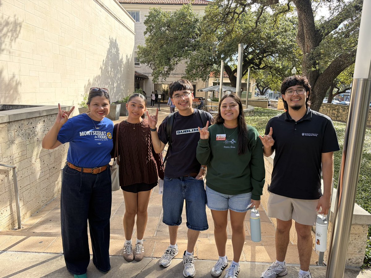 MontserratforTX's tweet photo. UT Austin students are voting in strong numbers!! #HookEm #juntosforjusticeunidosForchange #TuVozTuVOTO @UDems https://t.co/AOsdbTNFan