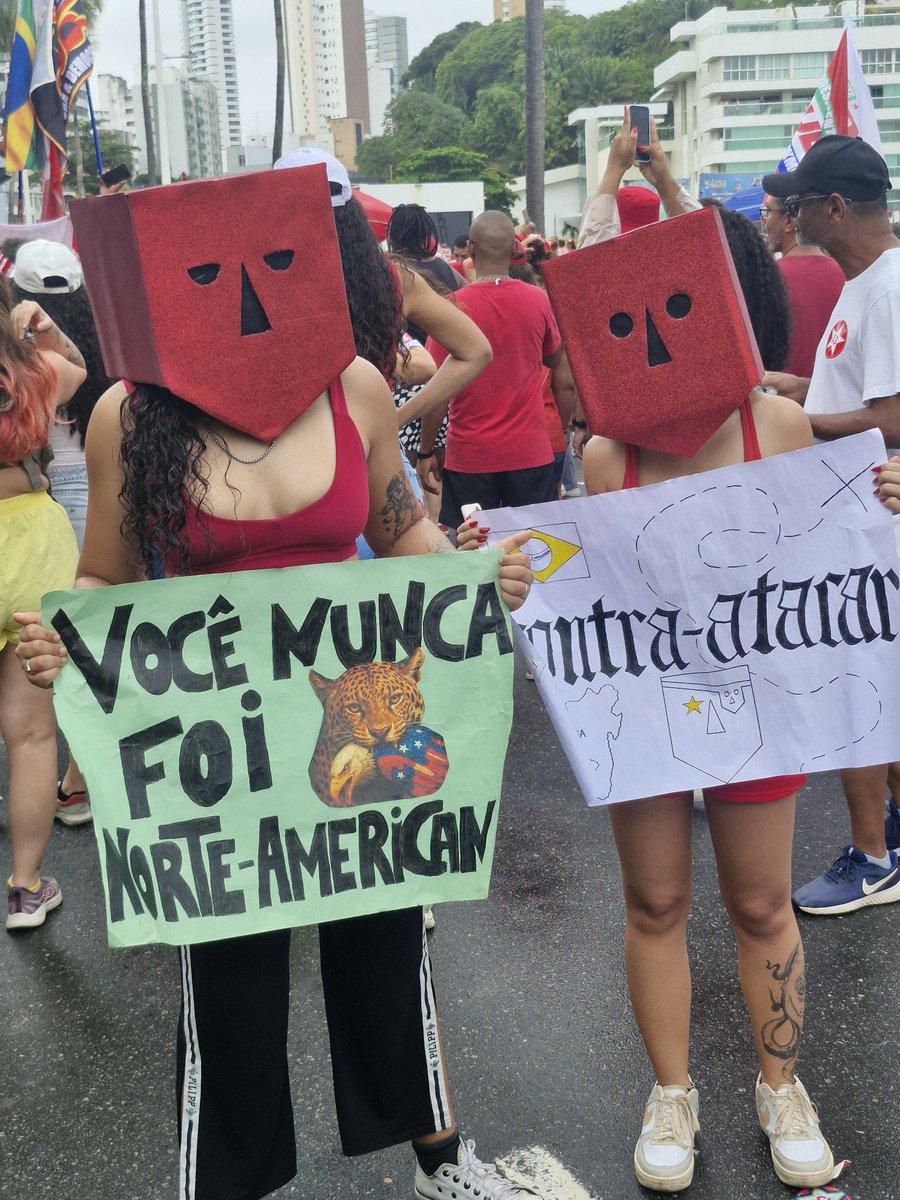 leehcerqueiraa's tweet photo. AQUI É  BAHIA, E NA BANHIA FASCISA NÃO SE CRIA. 
#AbreOSigiloFlavio 
#AtoPelaDemocracia https://t.co/xeXJzPizwT