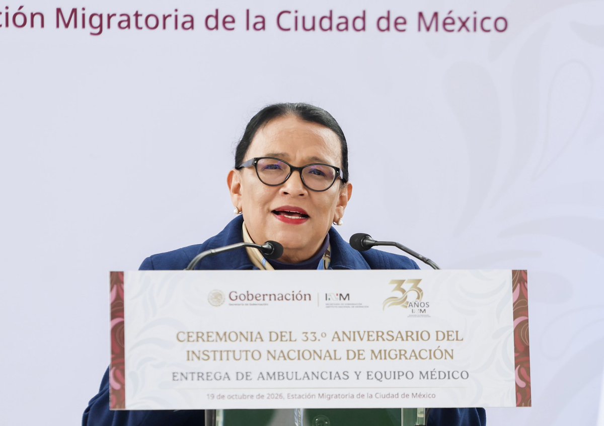 rosaicela_'s tweet photo. En el 33 aniversario del @INAMI_mx reconocimos la vocación de servicio y trabajo permanente de su personal en la aplicación de la política migratoria del @GobiernoMX, que privilegia el trato digno, con pleno respeto a los derechos humanos. Agradecemos a @PBPSALUD la donación de 10 ambulancias al Instituto, las cuales fortalecerán la capacidad de respuesta ante situaciones que requieran asistencia médica. 🇲🇽 @Claudiashein @SergioSalomonC @CarlosVaz89 @xade_mm @DanielAceves84 @romanolete @ALEIDAALAVEZ @SSalud_mx @DKershenobich @SEMAR_mx @GN_MEXICO_
