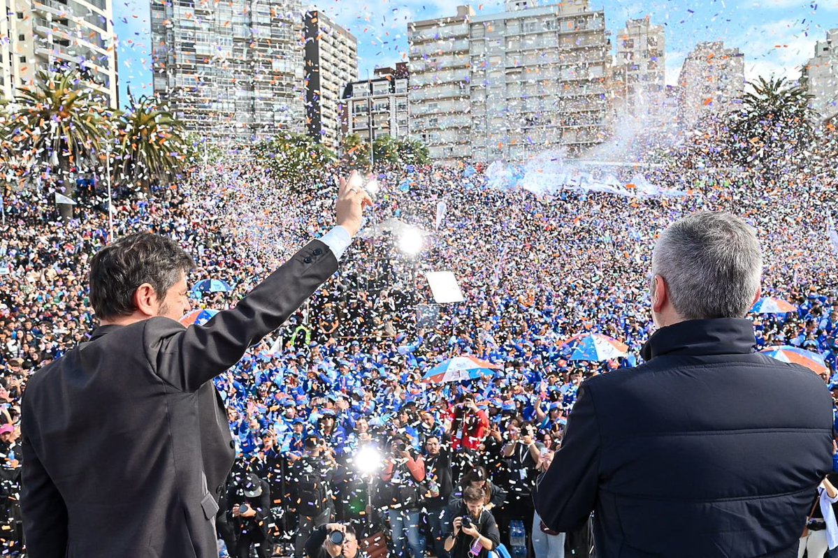 Leot14's tweet photo. En📍Mar del Plata acompañamos la apertura de los Juegos Bonaerenses, una política pública que reúne a miles de bonaerenses a través del deporte, la cultura y la participación.

Defender los Juegos es defender el encuentro, la igualdad de oportunidades y el derecho de nuestro pueblo a participar.
En la PBA💙, el deporte, la cultura y la educación son derechos que se garantizan con un Estado presente.

@Kicillofok @larroqueandres
@flaviaterigi @cardozocristian