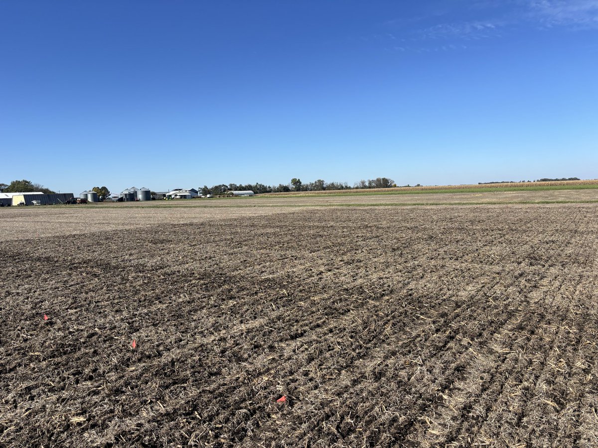 WheatInnovation's tweet photo. Another equipment breakdown this fall but glad with some help got the final 2027 trials (#WhiteWheat #Forage) planted at Beresford, SD 
ThankYou Everyone #TeamWheat @wheatsd @SDState 
Will have to make another trip to bring the NoTillDrill back home❤️🌾 https://t.co/SxWHnFldc6