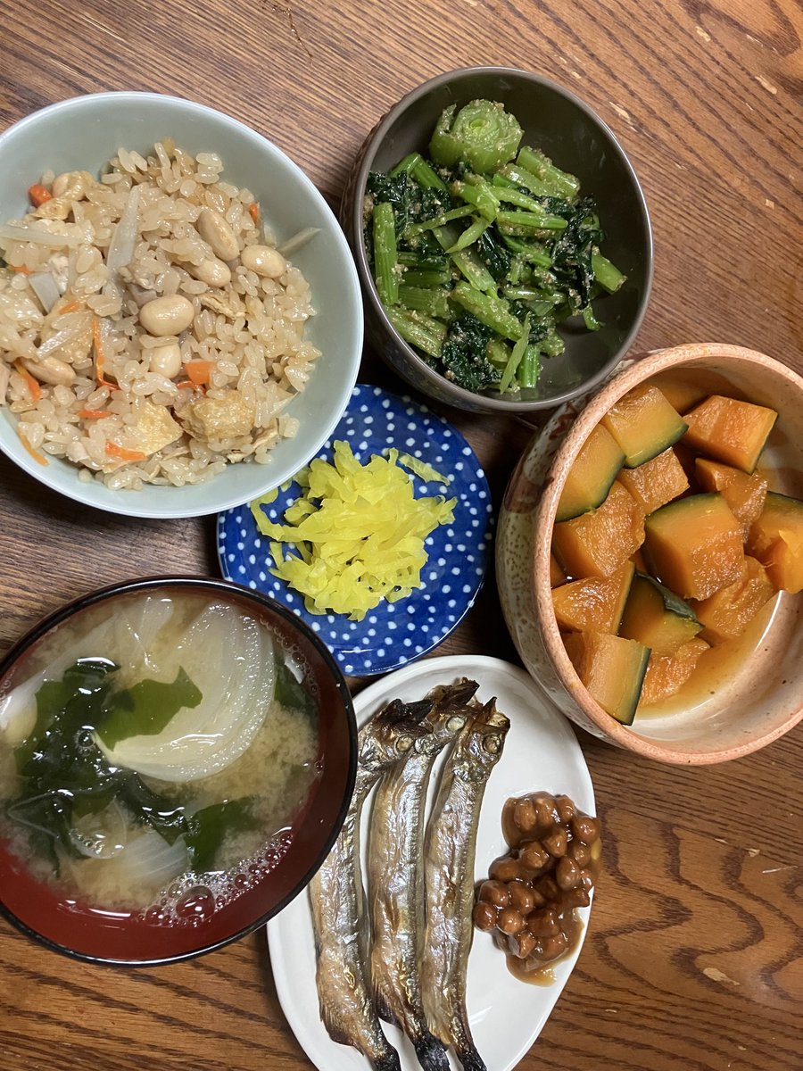 niconicousagi's tweet photo. 朝ごはんできたよ。起きてください
炊き込みご飯と胡麻和え
お弁当はホットドッグ https://t.co/eBwiPCIITZ