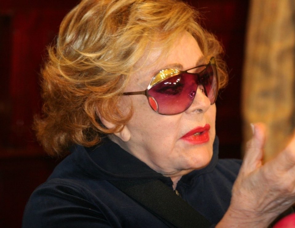 archivemex's tweet photo. Colección de lentes de lujo de Silvia Pinal (un pequeño hilo) https://t.co/7uJLXEcIg8