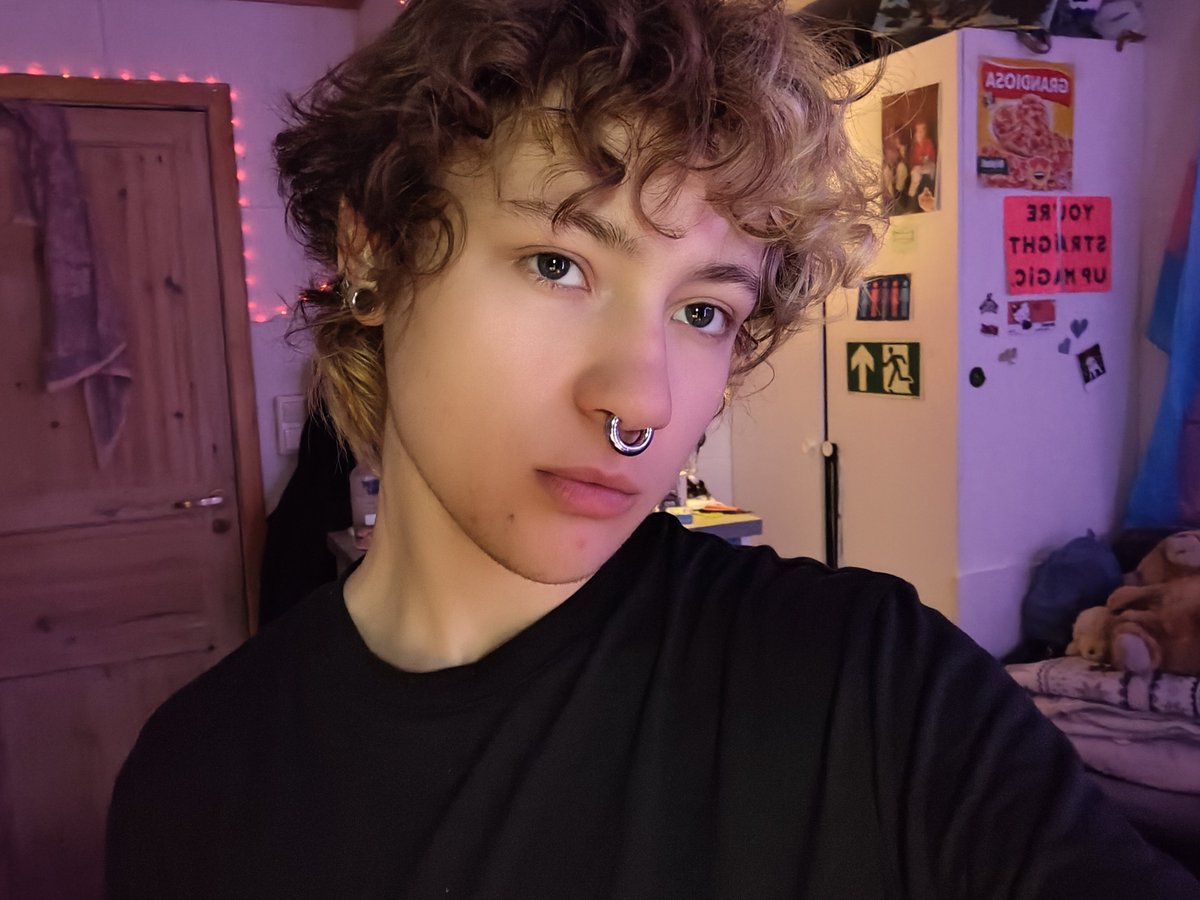 StonerKibby's tweet photo. I love how curly my hair has gotten :P
#ftm https://t.co/4vIlITTXxL