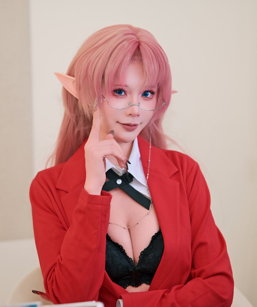 Takakura_Ken91's tweet photo. 先輩、残業するところを一緒に見ていたいです。🥵🥰😍😍 #コスプレ #cosplay #cosplayergirl #코스프레_장터 https://t.co/gsZIojdam6