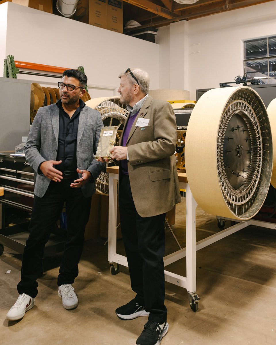 HPE's tweet photo. 3, 2, 1, liftoff. 🚀

HPE is teaming up with @Astrolab_Space and @KIOXIAAmerica with plans to power AI applications and the first HPC benchmarks on the surface of the Moon.

Together, we're equipping future missions with the computing needed to explore autonomously. 

Read on.