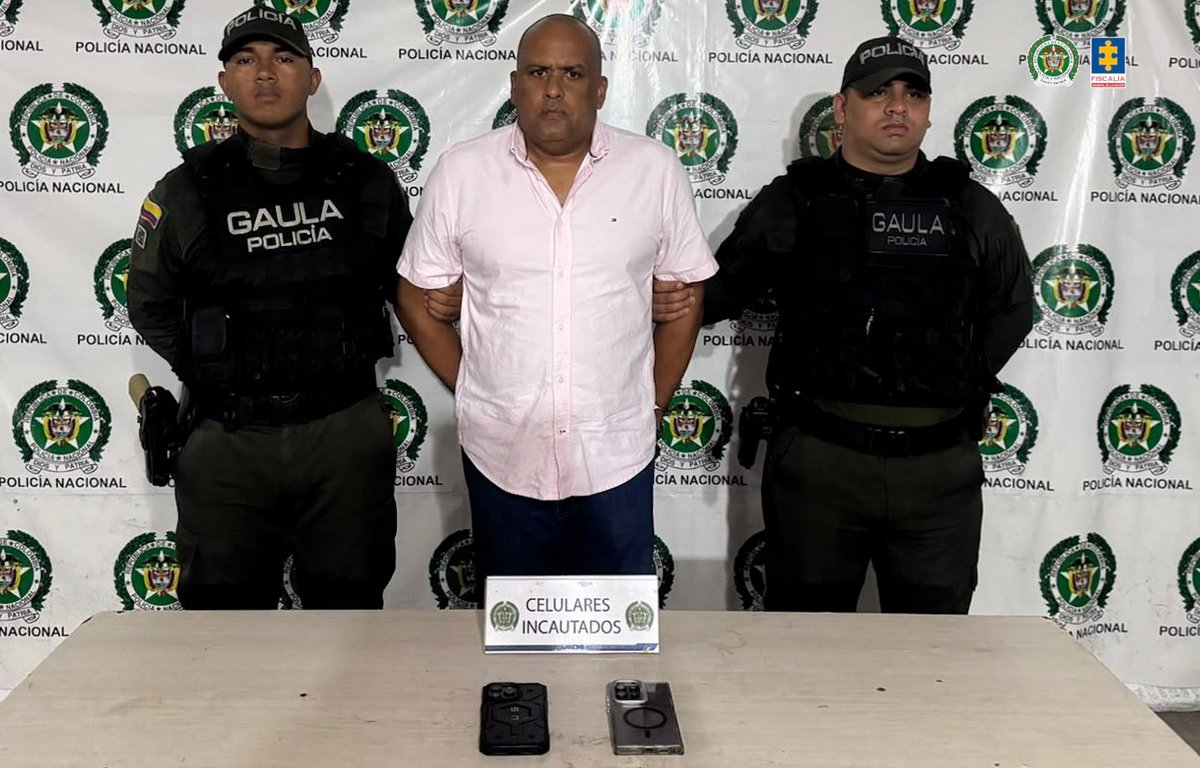 GermanRSenador's tweet photo. ATENCIÓN Capturaron a exgobernador de San Andres, señalado de extorsionar y secuestrar contratistas de su propia isla. Habría recurrido a una banda criminal para presionarlos. 

En Colombia nadie está por encima de la ley, y menos quien juró servirle al pueblo. https://t.co/y2ROdQuUTA