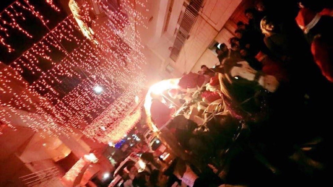 yenisafakwriter's tweet photo. Bir toplumu 
yok etmek mi istiyorsunuz?
*
Celladına âşık edin,
aşağılık kompleksine sürükleyin, 
ruh köklerini yitirsin, direnç noktalarını kaybetsin, köleleşsin…
*
Bilge adam Aliya İzzetbegoviç , “savaş, düşmana benzeyince kaybedilir”derken, ne kadar haklıydı!

#Aliyaİzzetbegoviç #aliya